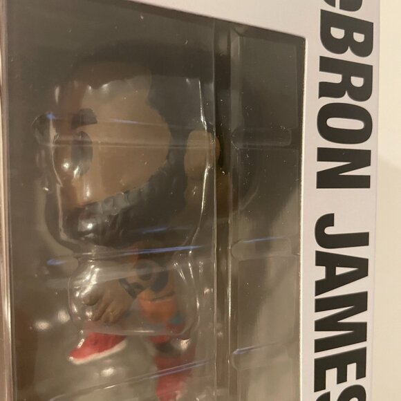 [New]Funko POP! NBA: Lakers - Lebron James,3.75 inches, Multicolor - Picture 6 of 6